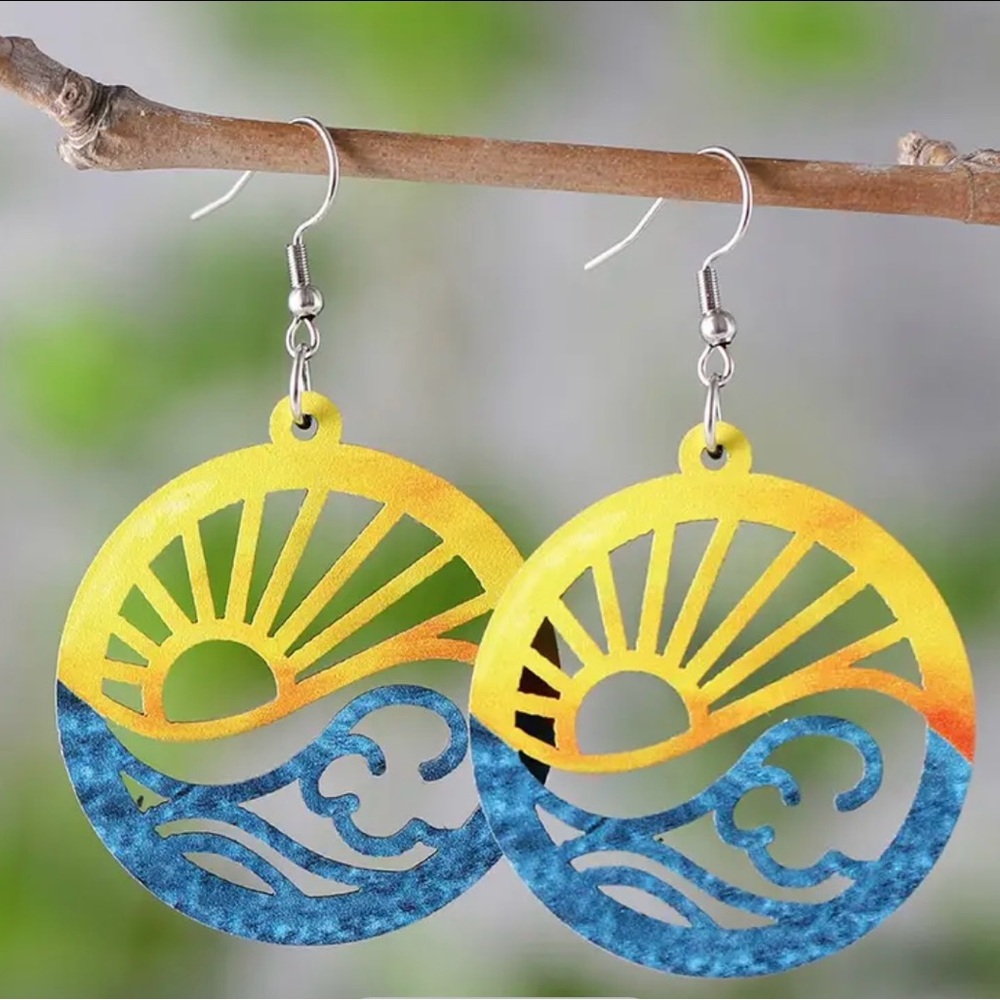 Sunset wood earrings - Picture 3 of 3